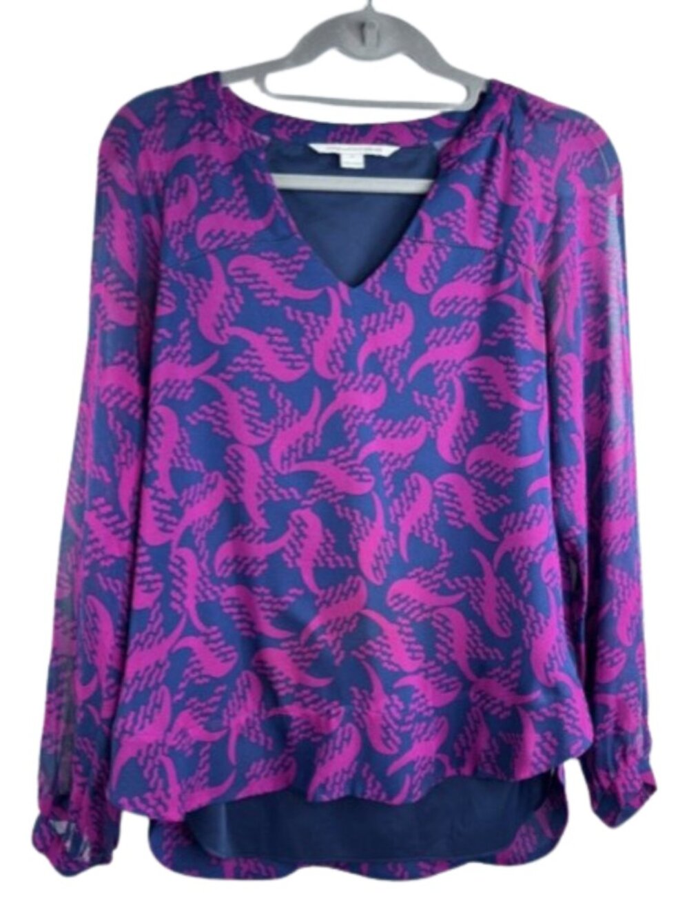 Diane von Furstenberg 100% Silk Print Blouse V Neck Lined Size 4 Blue/Pink